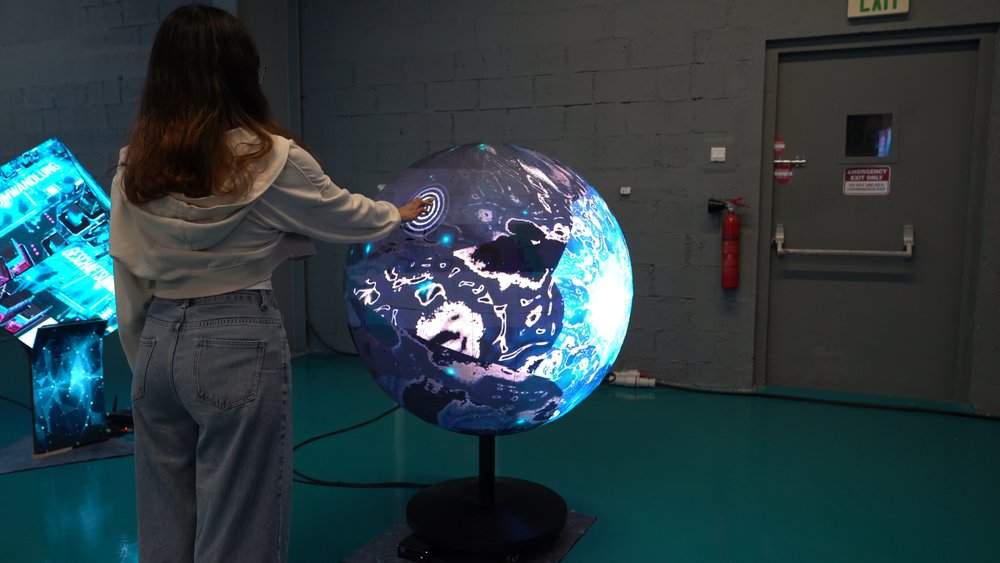 Interactive Globe L